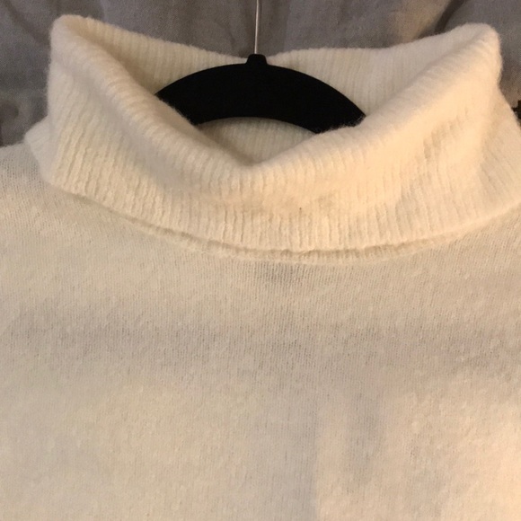 Turtle Neck Long Sleeve Sweater - Picture 4 of 4